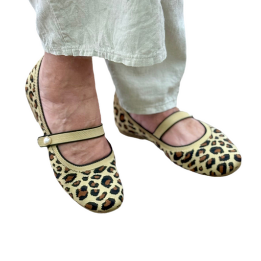 JUNI FLAT