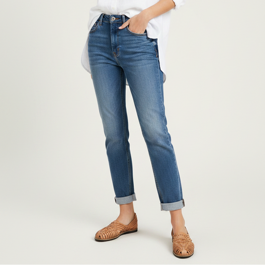Woman in blue jeans wearing RANIE FLAT